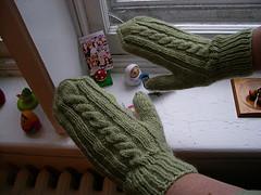 Basic Cabled Mittens