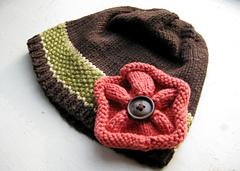 Button-flower cloche to coordinate with Tulip Yoke Baby Cardigan